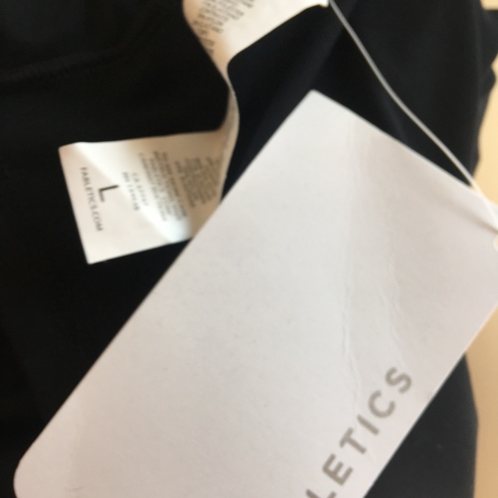 ❌❌SOLD❌❌🆕🖤Fabletics Built-In Bra Workout Tank🖤 - Picture 6 of 6